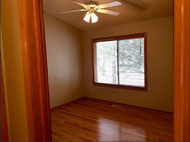Foto del edificio - 2 Bed / 2 Bath Condo with Garage – Clements Mill Village (Forest Hills District)