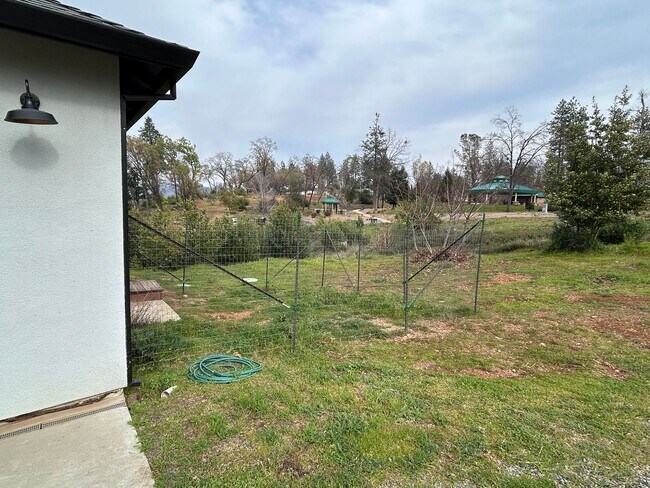 Building Photo - 6190 Forty Oaks Ln