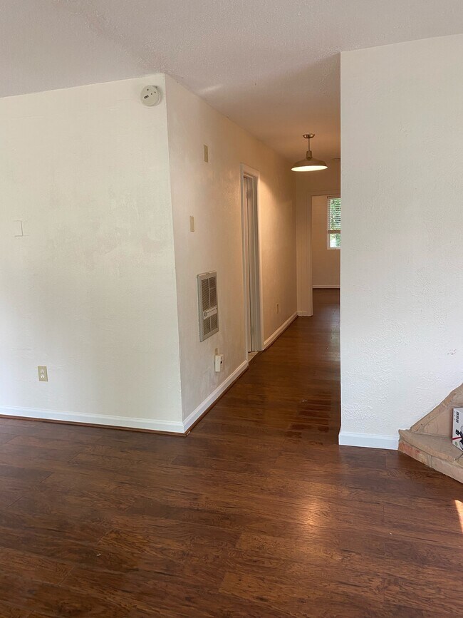 Building Photo - 8 Hickory Terrace
