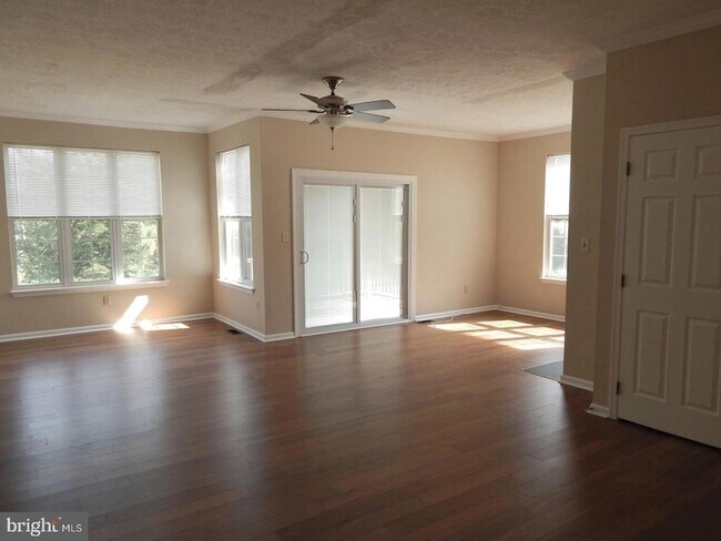 Foto del edificio - 862 N Waterford Ln