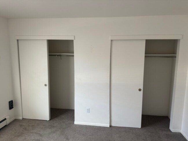 Building Photo - Updated 2 Bed, 1 Bath!!!
