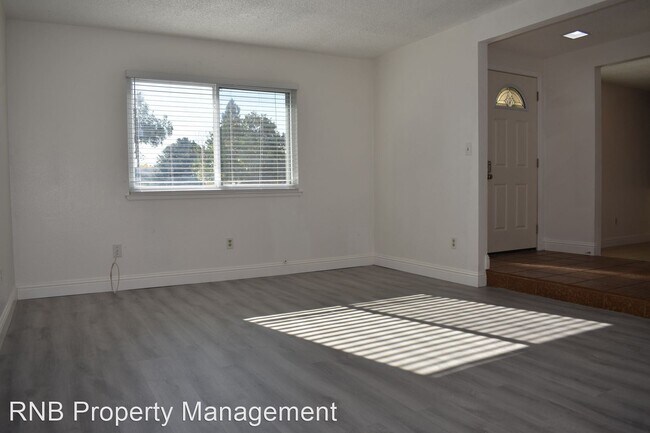 Foto del edificio - 3 br, 2 bath House - 5639 Clark Avenue