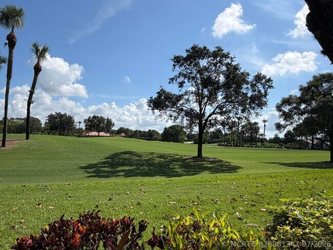 Foto del edificio - 15758 Loch Maree Ln