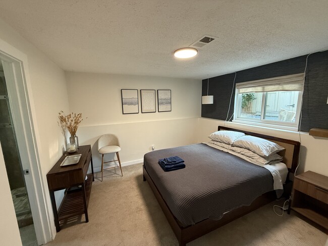 Building Photo - 805 Heather Dr