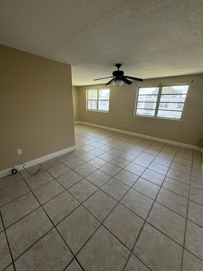 Foto del edificio - 8401 N Atlantic Ave