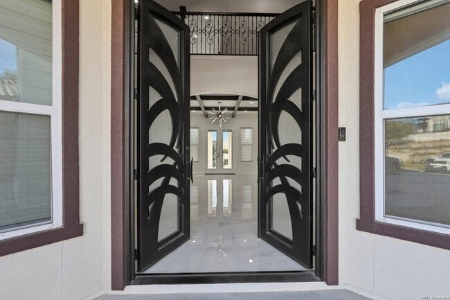 Building Photo - 10014 Ivory Canyon