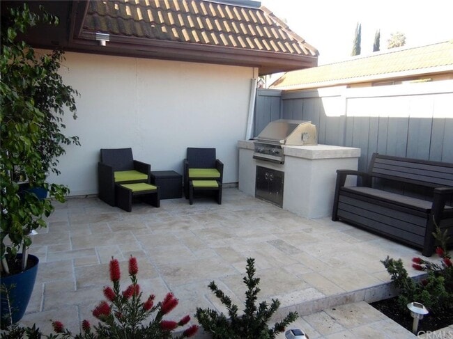 Patio area outside front door. Gated. - 23432 Via Jacinto
