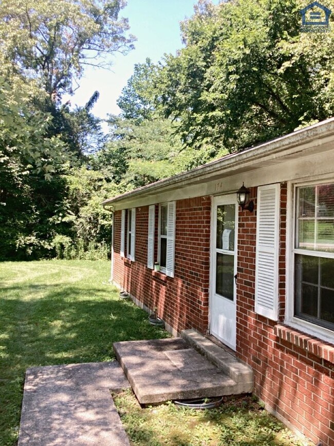 Foto del edificio - 174 Long Meadow Dr