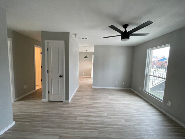 Building Photo - 1603 Benttree Dr