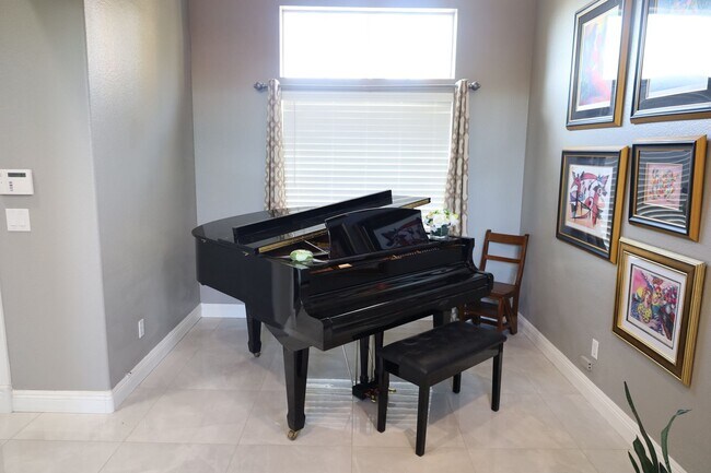Foto del edificio - Completely Upgraded Furnished Home with Po...