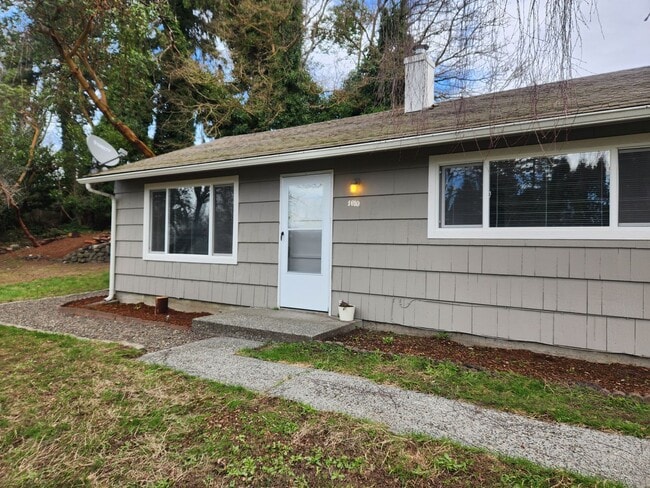 2 Bedroom Duplex!! - 2 Bedroom Duplex!! House