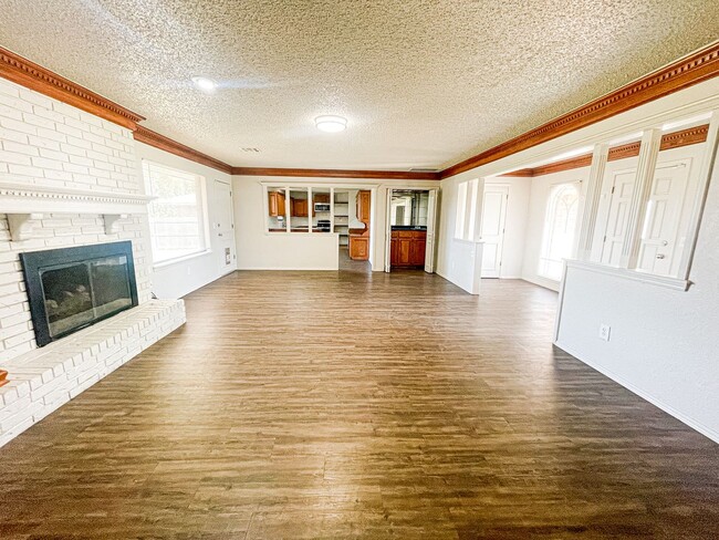 Foto del edificio - Spacious 3 Bed/2 Bath/2 car garage in NW OKC!