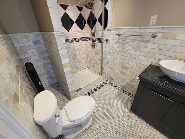 Foto del edificio - 705 Main Street 4BR/2.5BA (Hamilton)