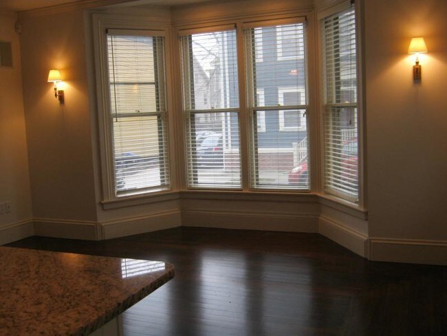 Building Photo - 117 Sheldon St