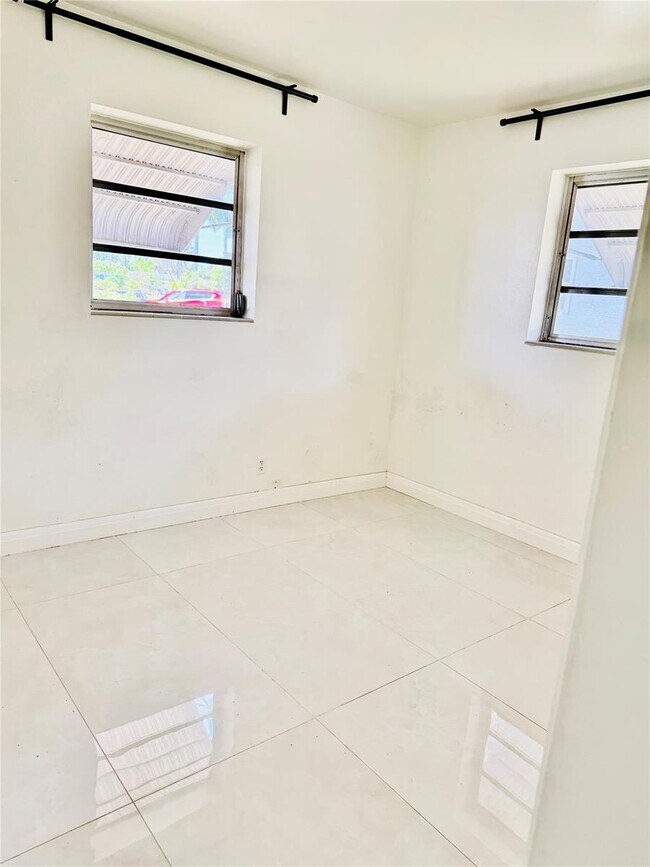 Foto del edificio - 1521 NW 62nd Terrace