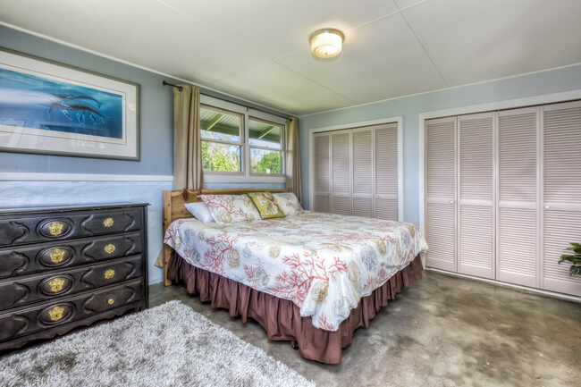 Master bedroom with private bath - 66 -1657 Kohala Mountain Road