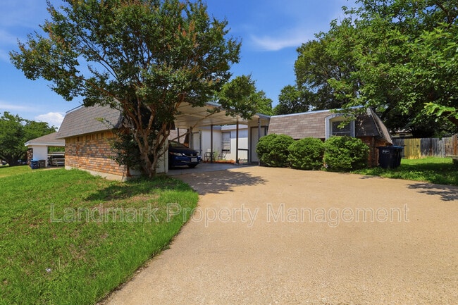 Building Photo - 6811 Trail Lake Dr