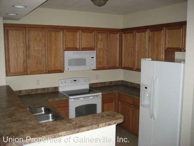 Building Photo - 2 br, 2 bath Apartment - 3443 SW 24th Street