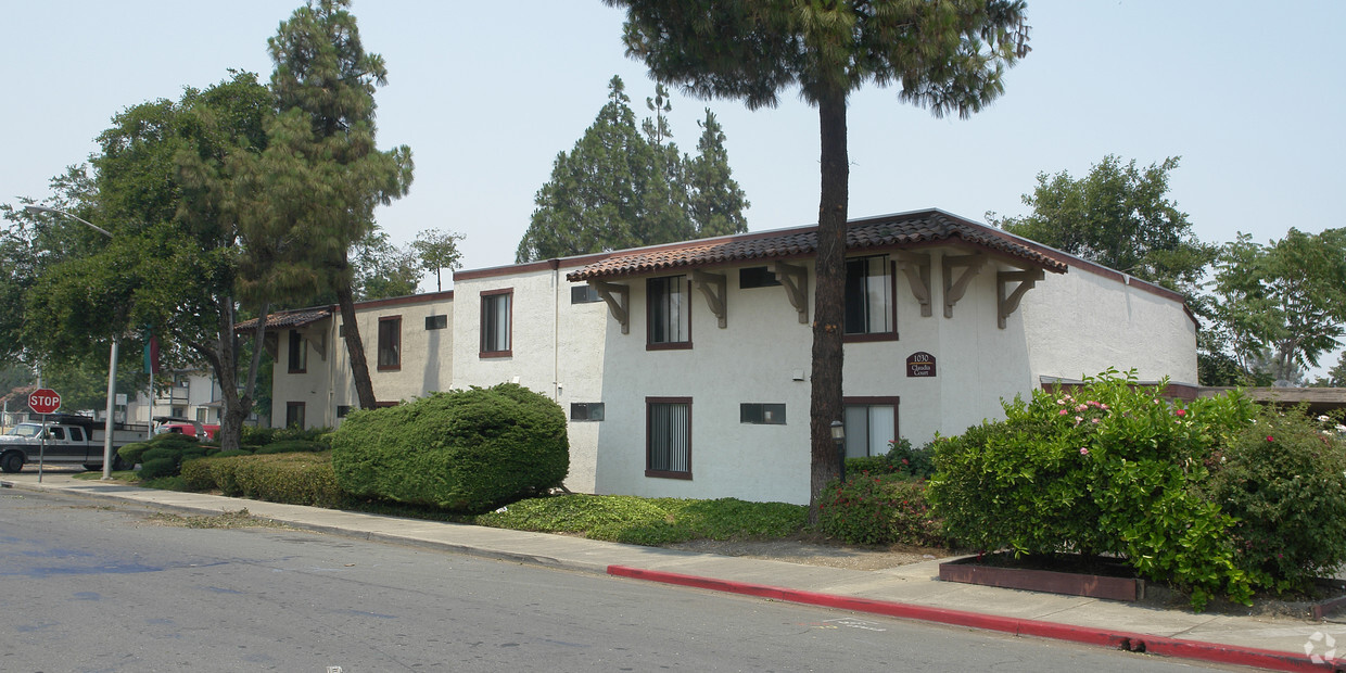 Primary Photo - Casa Blanca Apartments