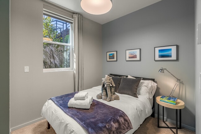 Building Photo - 2433 8th Ave N