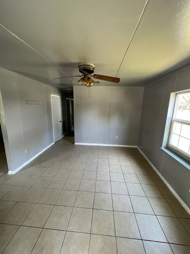 Building Photo - Bossier City! 3 bed/1 bath with bonus room!