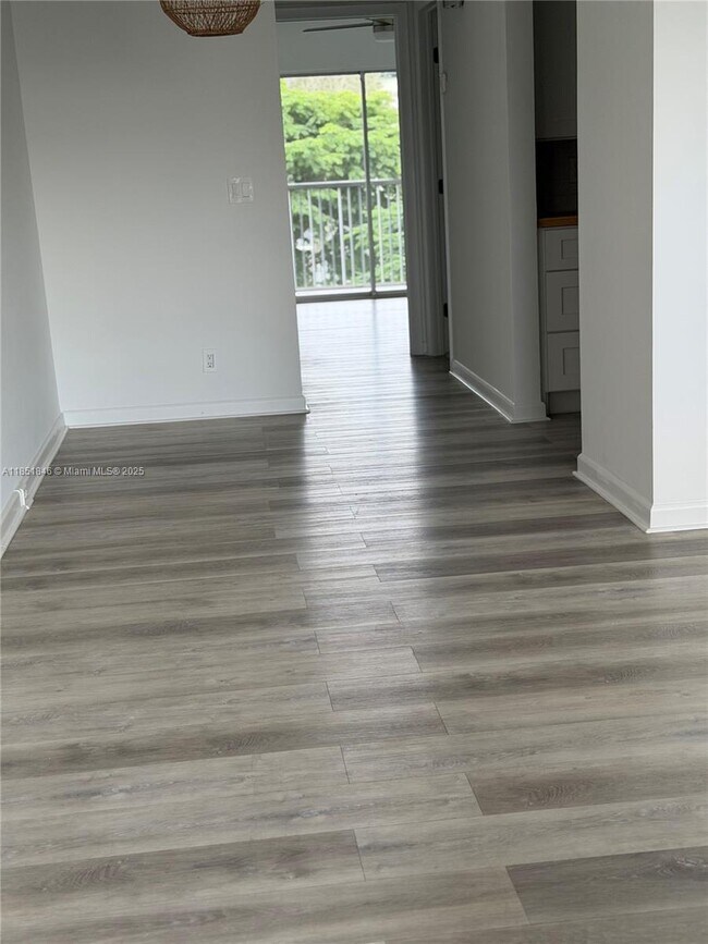 Foto del edificio - 801 SW 133rd Terrace