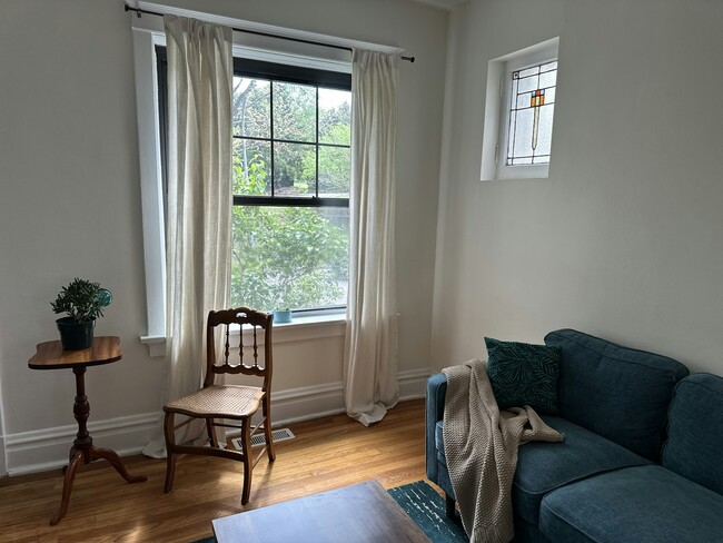 Foto del edificio - 2027-2029 Alfred Avenue, Unit 2029 B