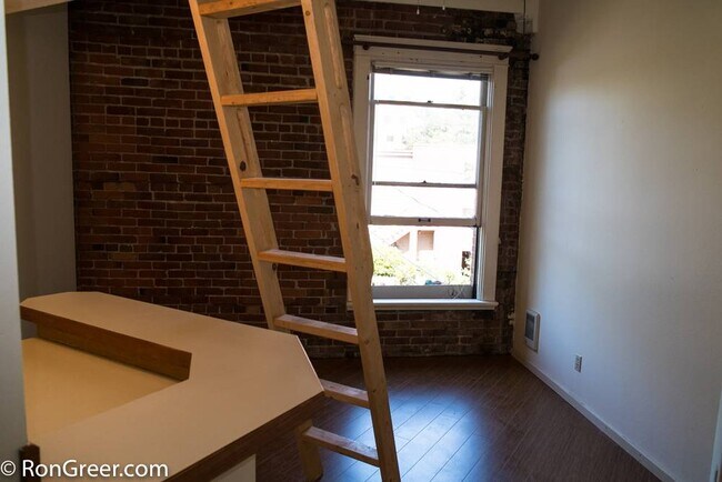Building Photo - 5218 20th Ave NW