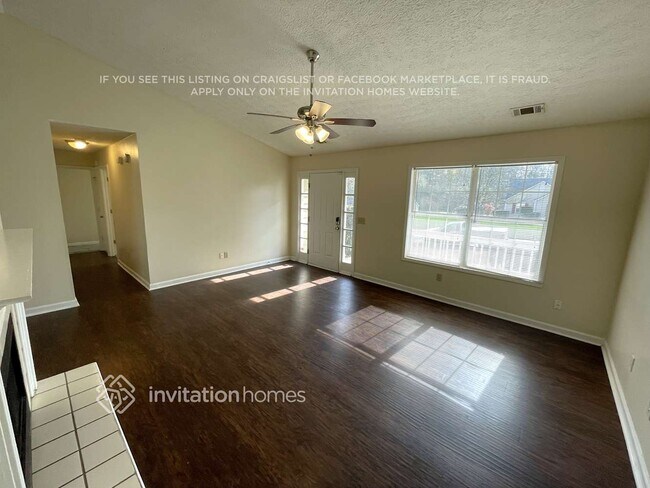 Foto del edificio - 4004 Daylily Way