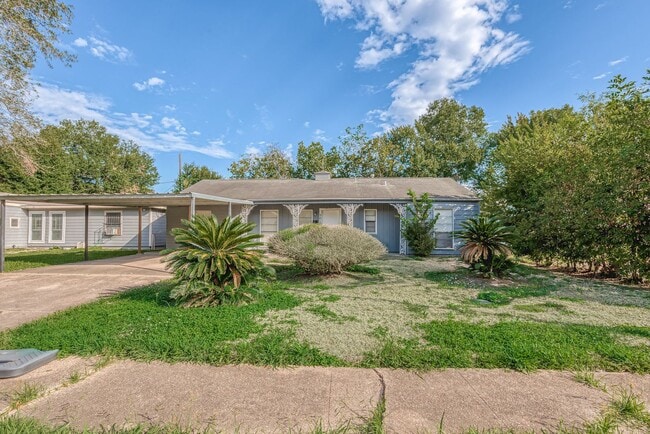 Building Photo - Affordable and Spacious 4-Bedroom, 2-Bath Convenient South Houston Home Near Medical Center & Cit...