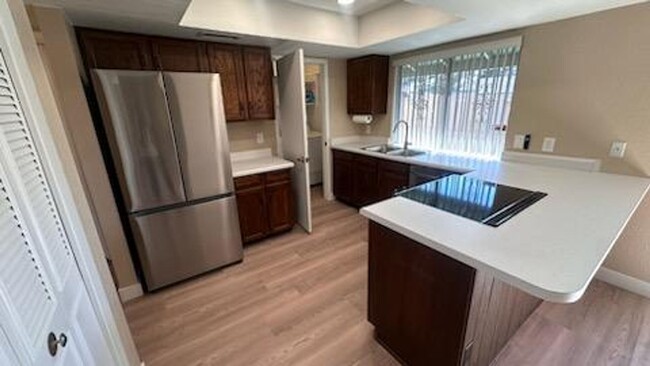 Building Photo - Newly renovated Bellair Townhome