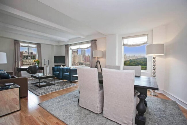 Foto del edificio - 142 W 57th St