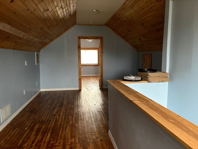 Building Photo - Nice Southside Find