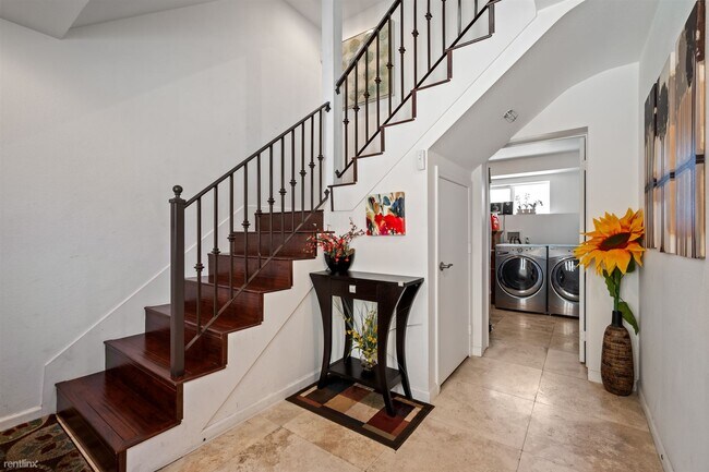 Building Photo - 3 br, 2.5 bath Townhome - 1613 West 224th ...