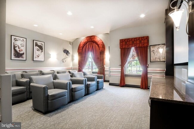 Building Photo - 33 Tacoma Ln