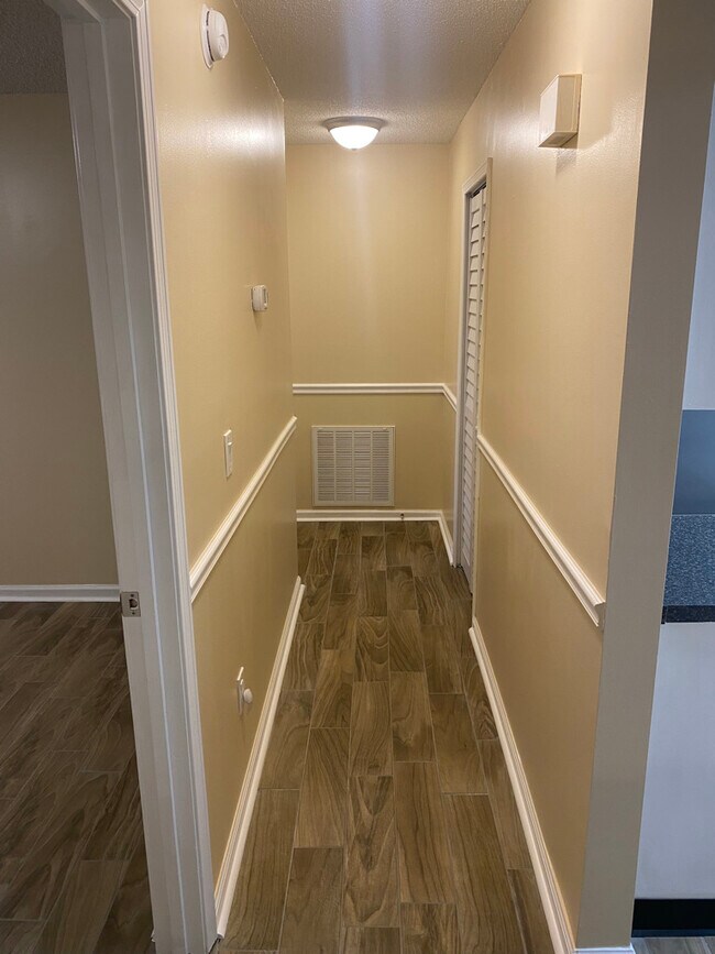 Pasillo - 5017 Knightsbridge Cir N