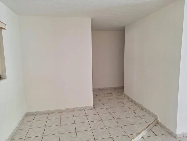 Building Photo - 6330 SW 65th Ave