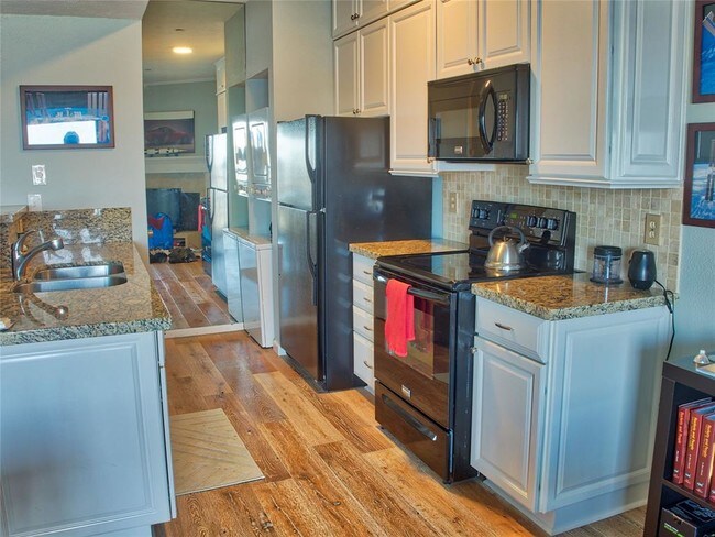 Building Photo - 351 Lakeside Ln