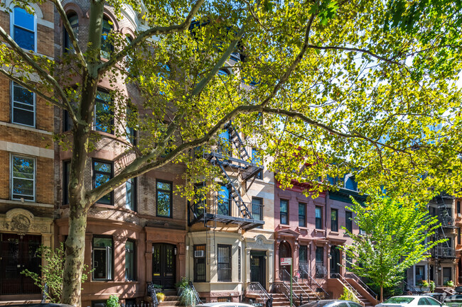 Building Photo - 451 State St