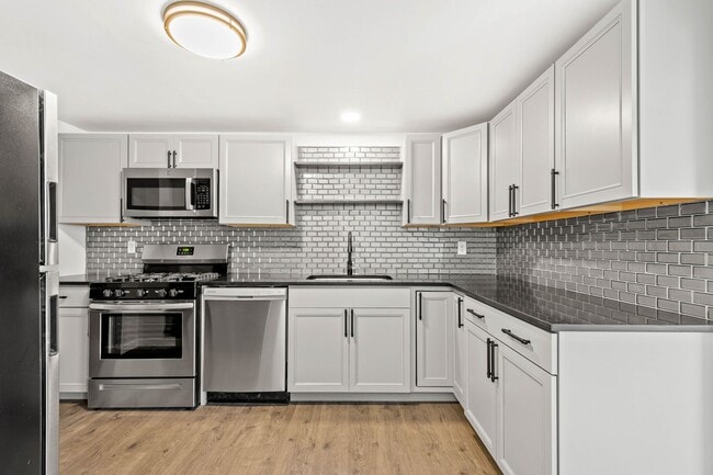 Beautiful 3 bedroom home in Homestead available July 1! - Beautiful 3 bedroom home in Homestead available July 1!