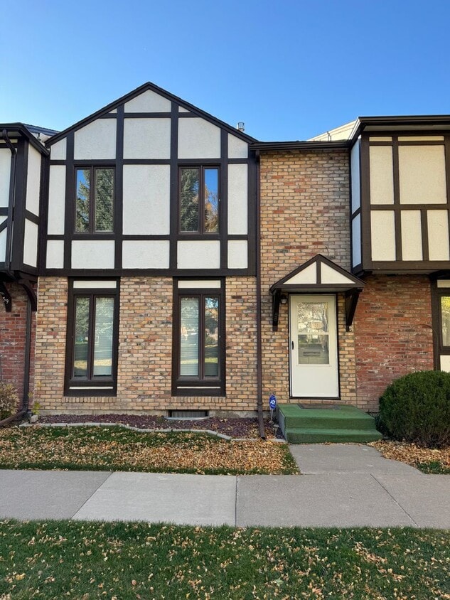 Foto principal - Beautiful Updated Home