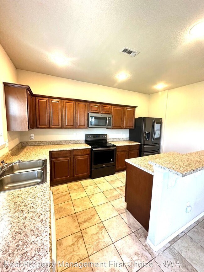 Foto del edificio - 4 br, 2.5 bath House - 901 SW Green World St.