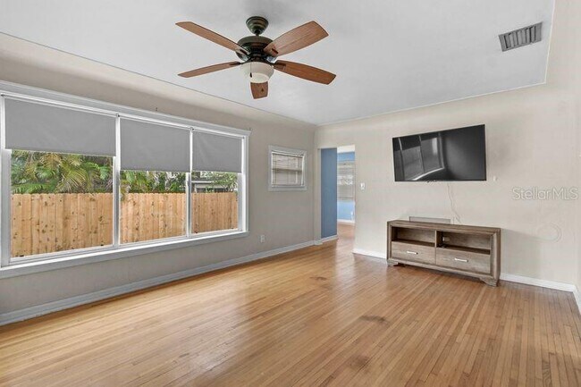 Foto del edificio - 820 22nd Ave N