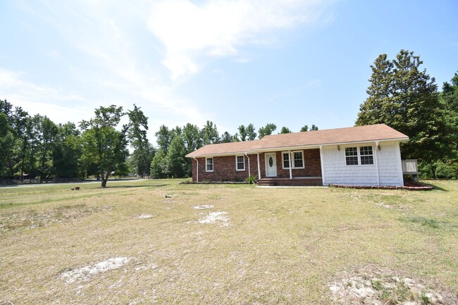 Building Photo - 3 Bedroom and 2 Bath Home