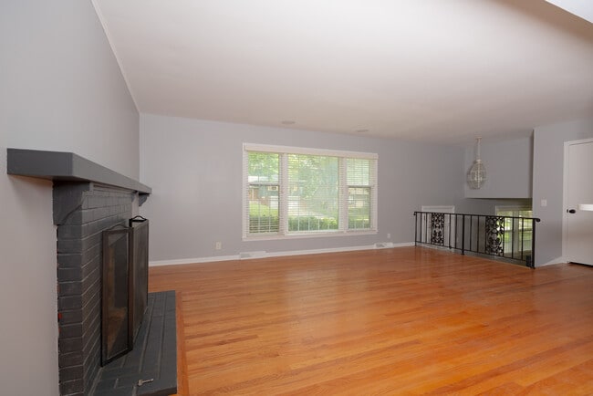 Building Photo - 9300 Outlook Dr