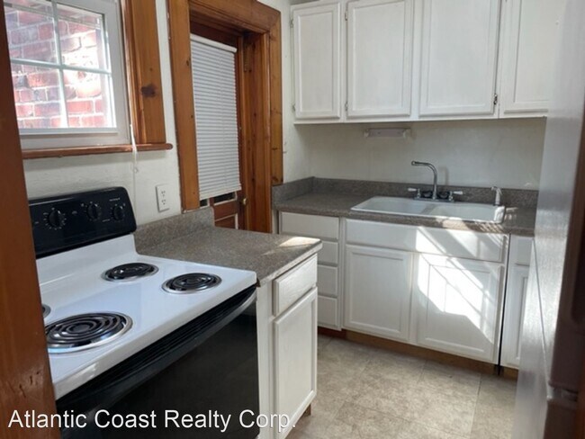 Building Photo - 2 br, 1 bath House - 105 W. Ocean Avenue U...