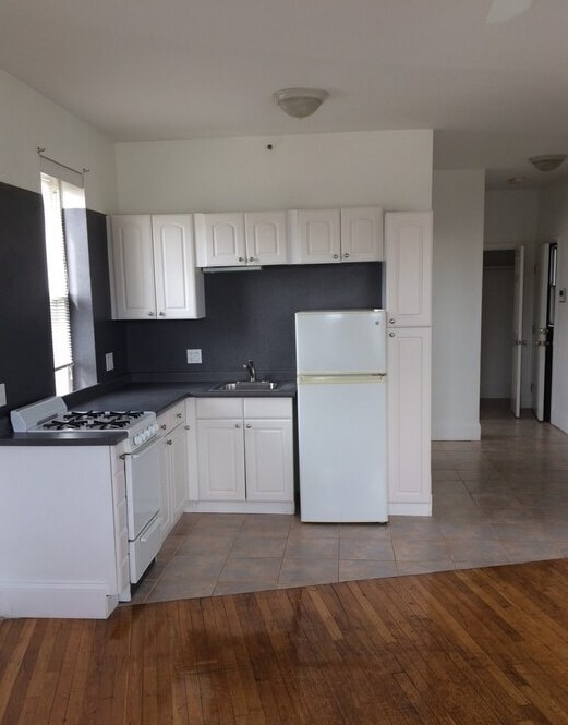 Building Photo - 431 Park Dr