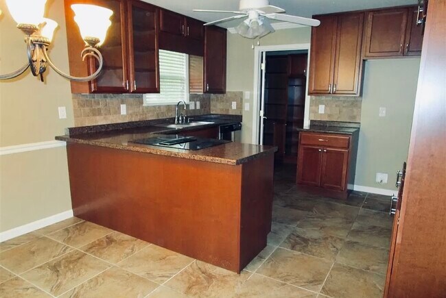 Building Photo - 5015 Curtis Dr