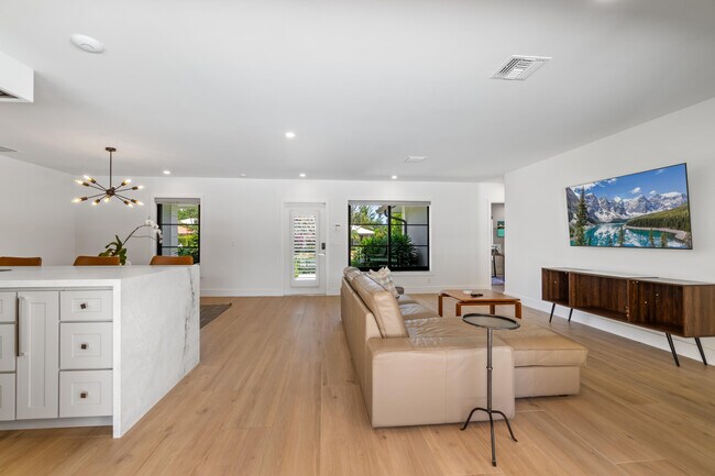 Building Photo - 820 Canary Walk