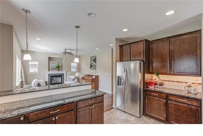 Building Photo - 4 Bedroom, 2.5 bath in Blaine Available fo...
